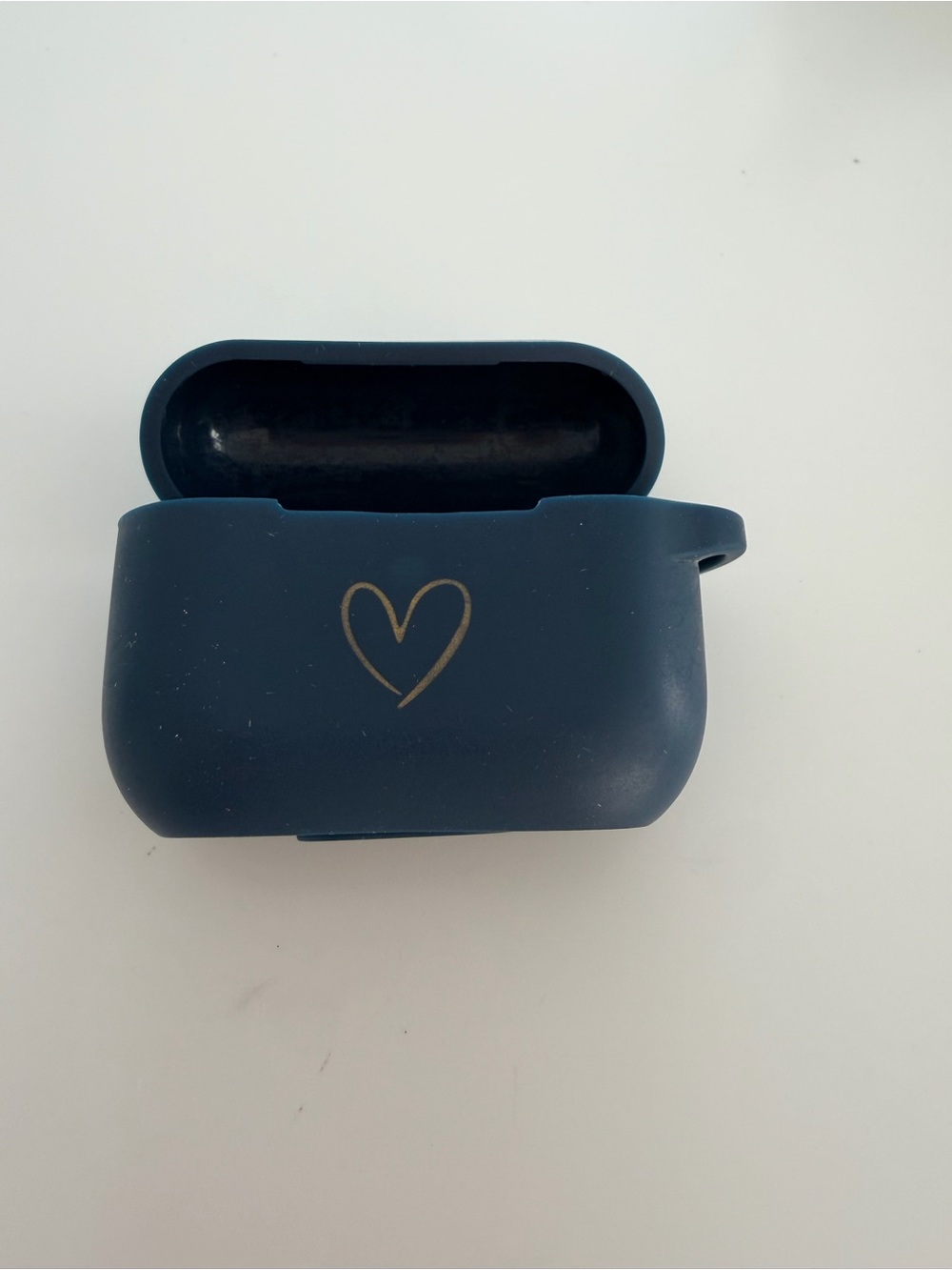 Silicone AIIEKZ AirPods Pro Case with a Gold Heart